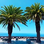 Vakantiehuis 2-bed House Sleeps 4 With Free Parking *