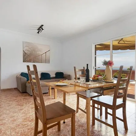2-bed House Sleeps 4 With Free Parking Casa de Férias *