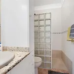 2-bed House Sleeps 4 With Free Parking *