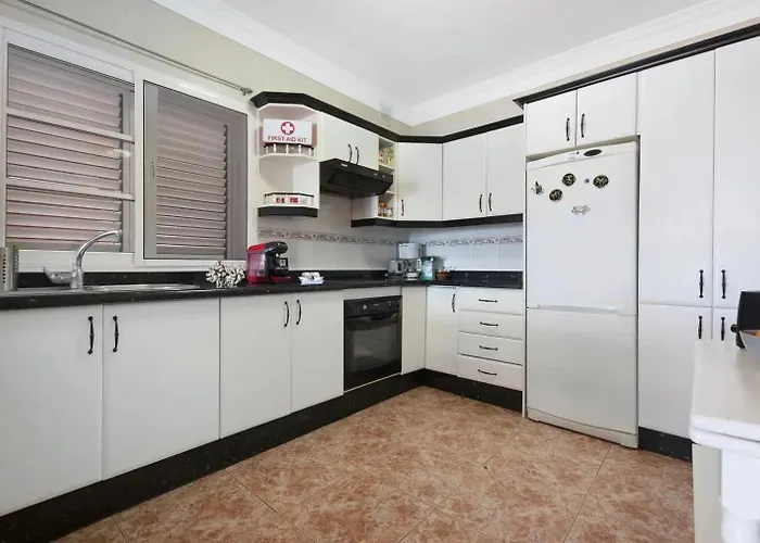 2-bed House Sleeps 4 With Free Parking Semesterbostad Puerto de la Cruz (Tenerife)