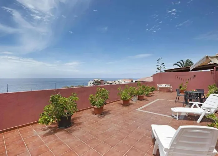 2-bed House Sleeps 4 With Free Parking * Puerto de la Cruz (Tenerife)
