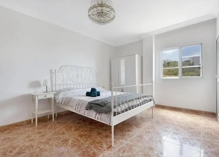 2-bed House Sleeps 4 With Free Parking Semesterbostad *