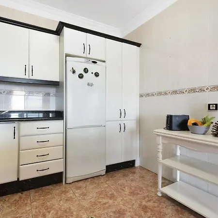 2-bed House Sleeps 4 With Free Parking